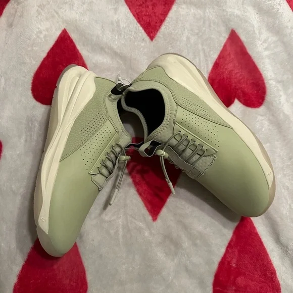 New Clove Classic Limited Edition Sage GreenNursing Shoes